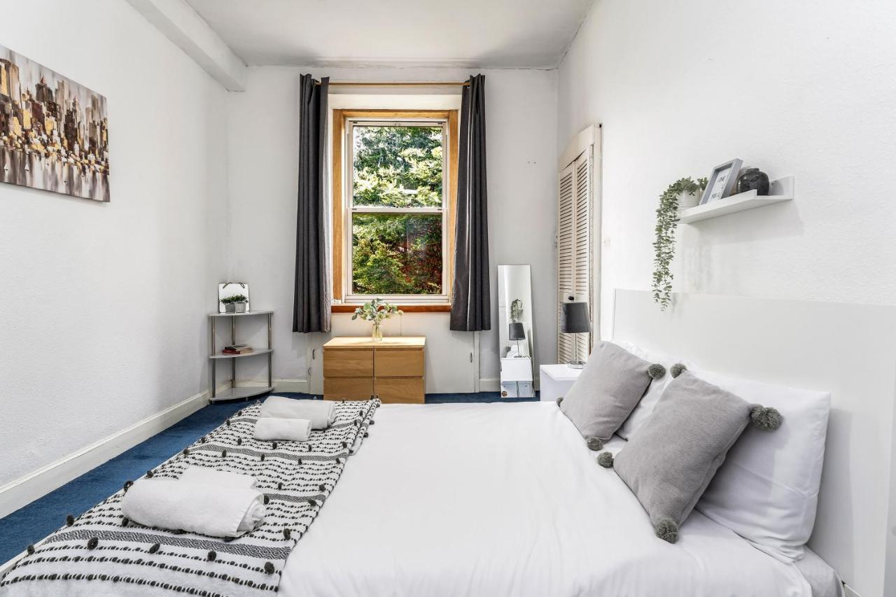 Central City Centre 2 Bedroom Flat - Close To Haymarket Train Station. Edinburgh Kültér fotó