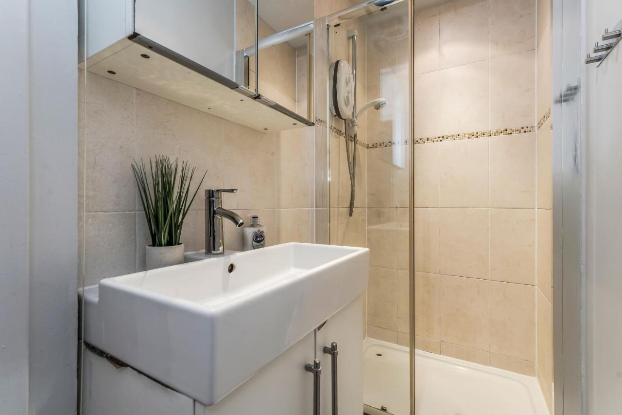 Central City Centre 2 Bedroom Flat - Close To Haymarket Train Station. Edinburgh Kültér fotó